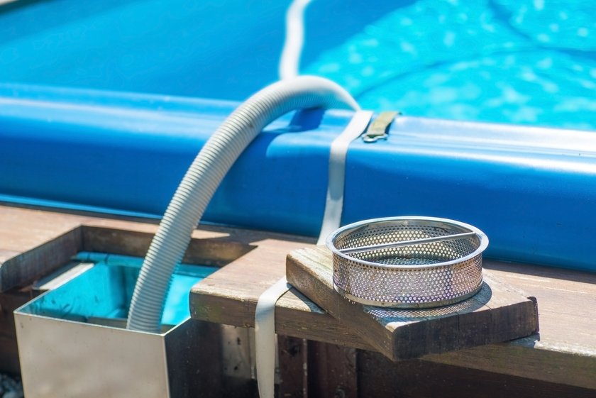 pool cleaning - Poolreinigung